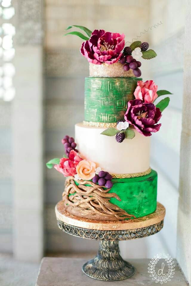 کیک عروسی تمام فوندات مدرن سبز با گل