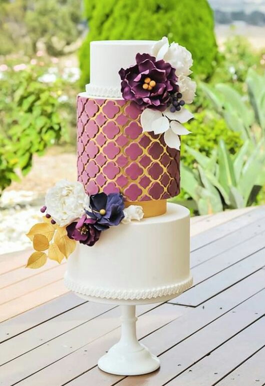 کیک عروسی تمام فوندات مدرن بنفش طلایی