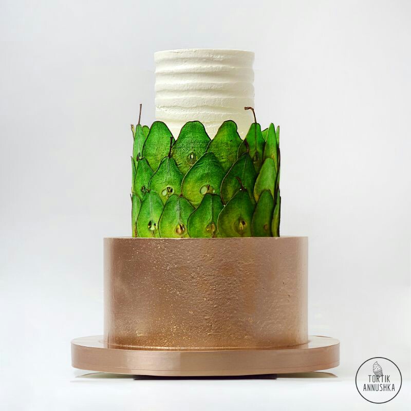 کیک تمام فوندانت  طلایی با تزیین سبز