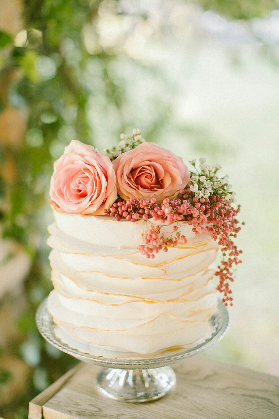 کیک تمام فوندانت استوانه ای با گل های صورتی
