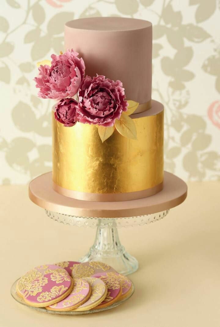 کیک تمام فوندانت یاسی طلایی