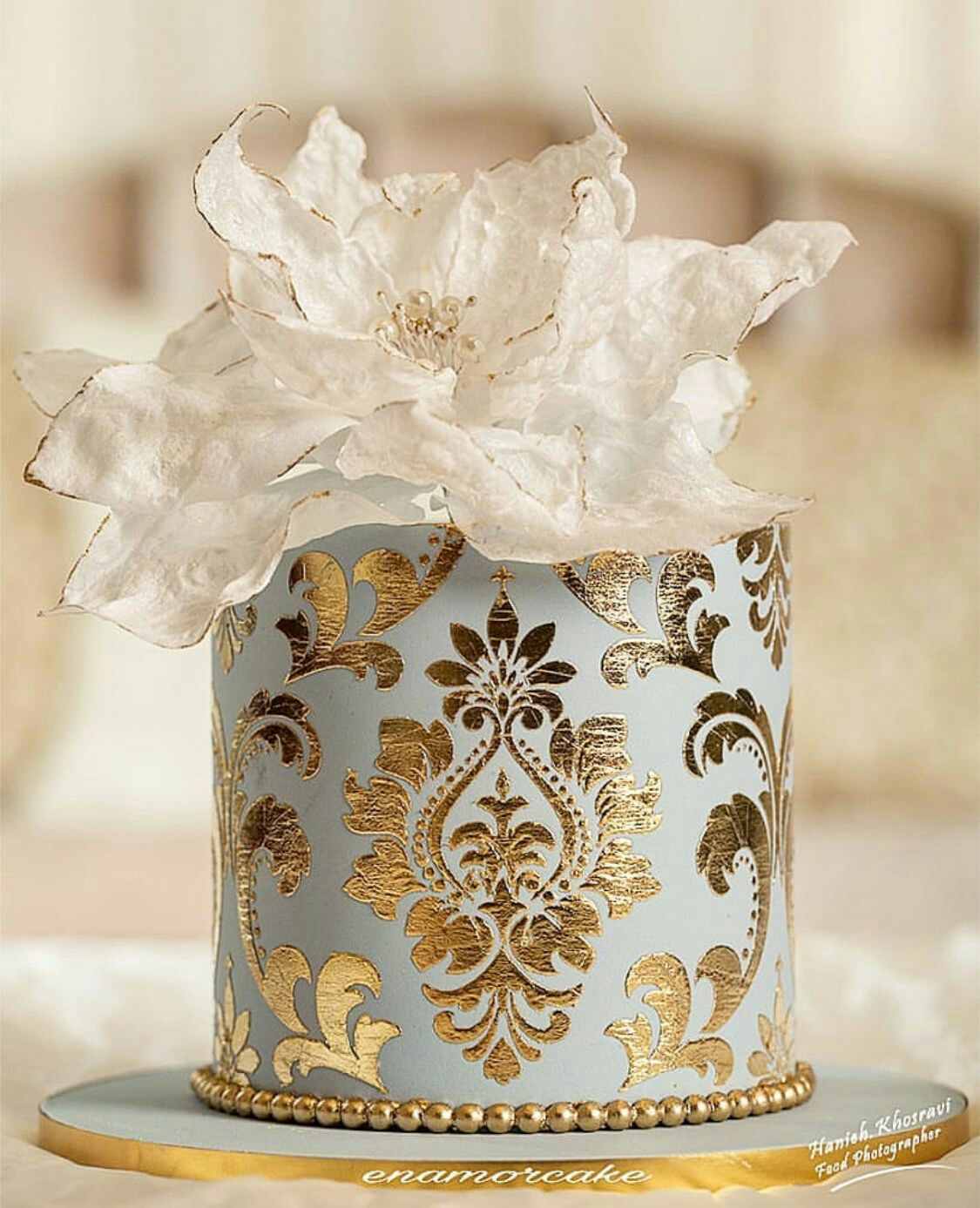 کیک تمام فوندانت آبی طلایی