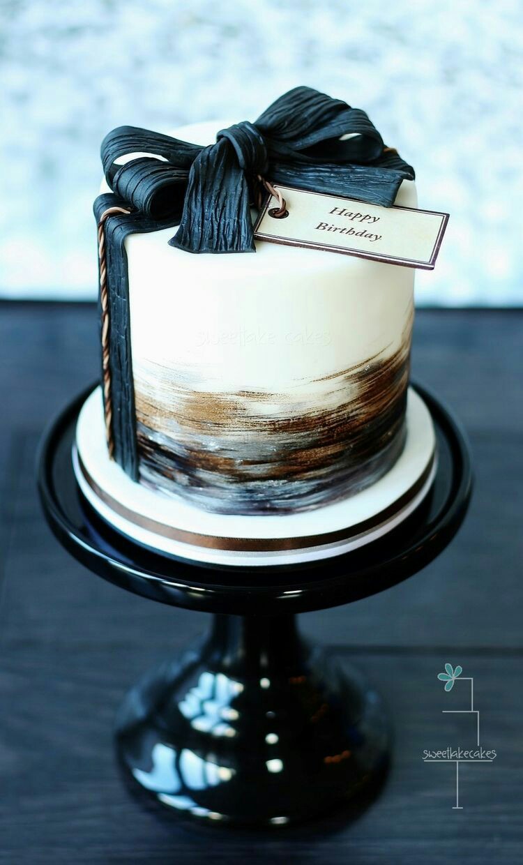 کیک خامه ای پاپیونی دورنگ