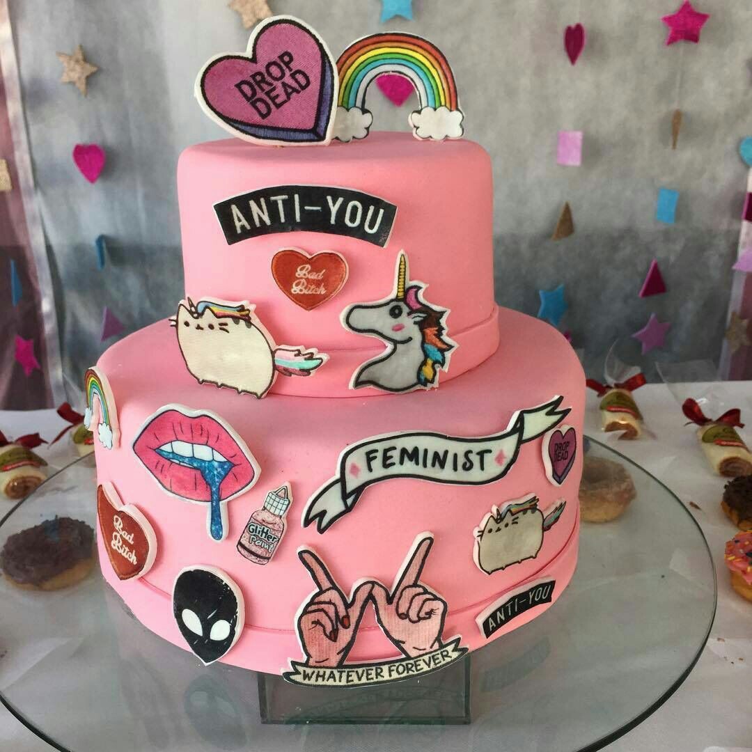 کیک تمام فوندات صورتی لوگو دار