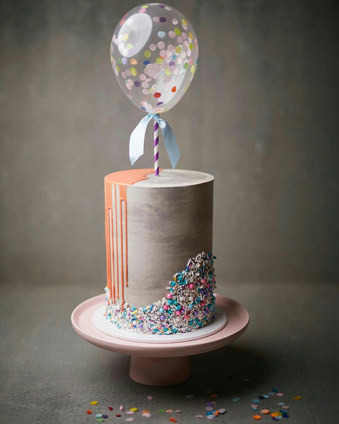 کیک تمام فوندانت هنری با بادکنک
