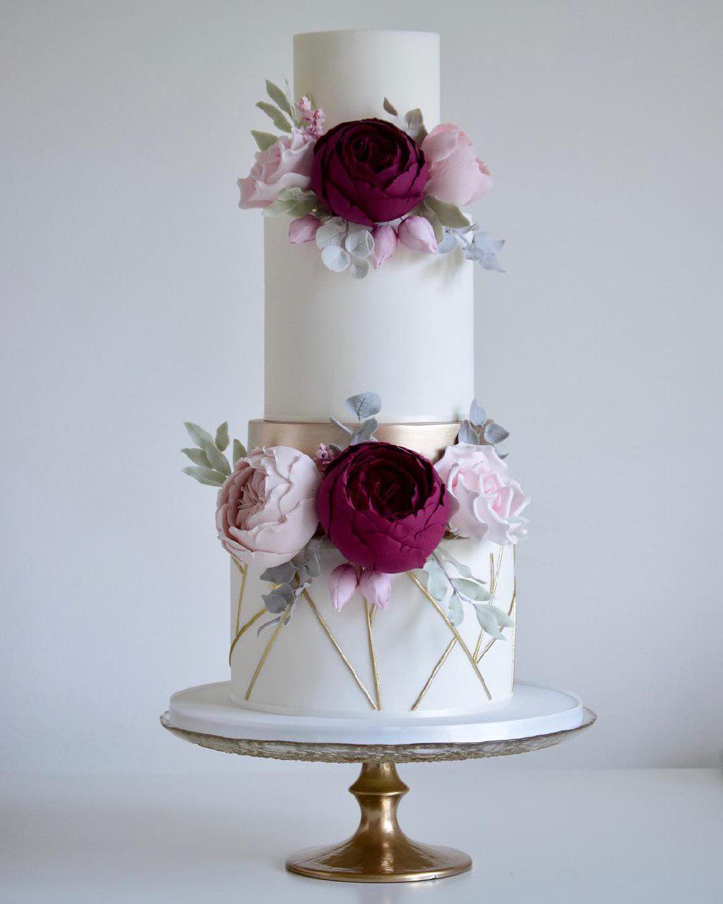 کیک تمام فوندانت عروسی طرح پیونی زرشکی