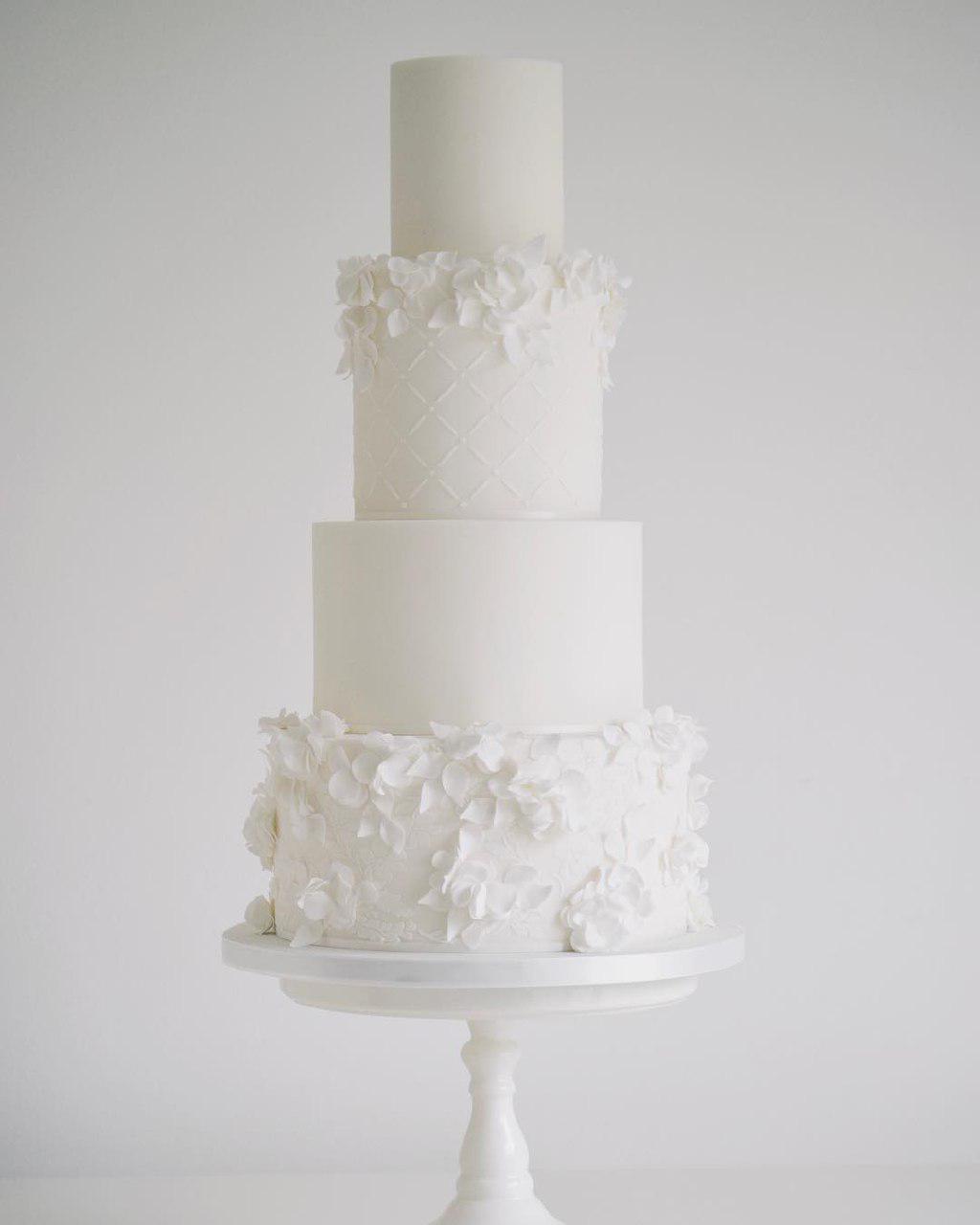 کیک تمام فوندانت عروسی طرح سفید