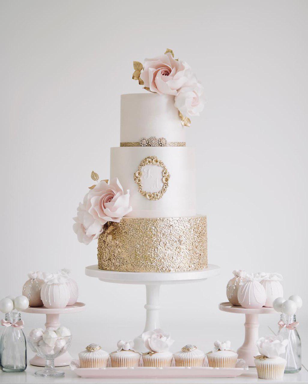 کیک تمام فوندانت عروسی طرح طلایی