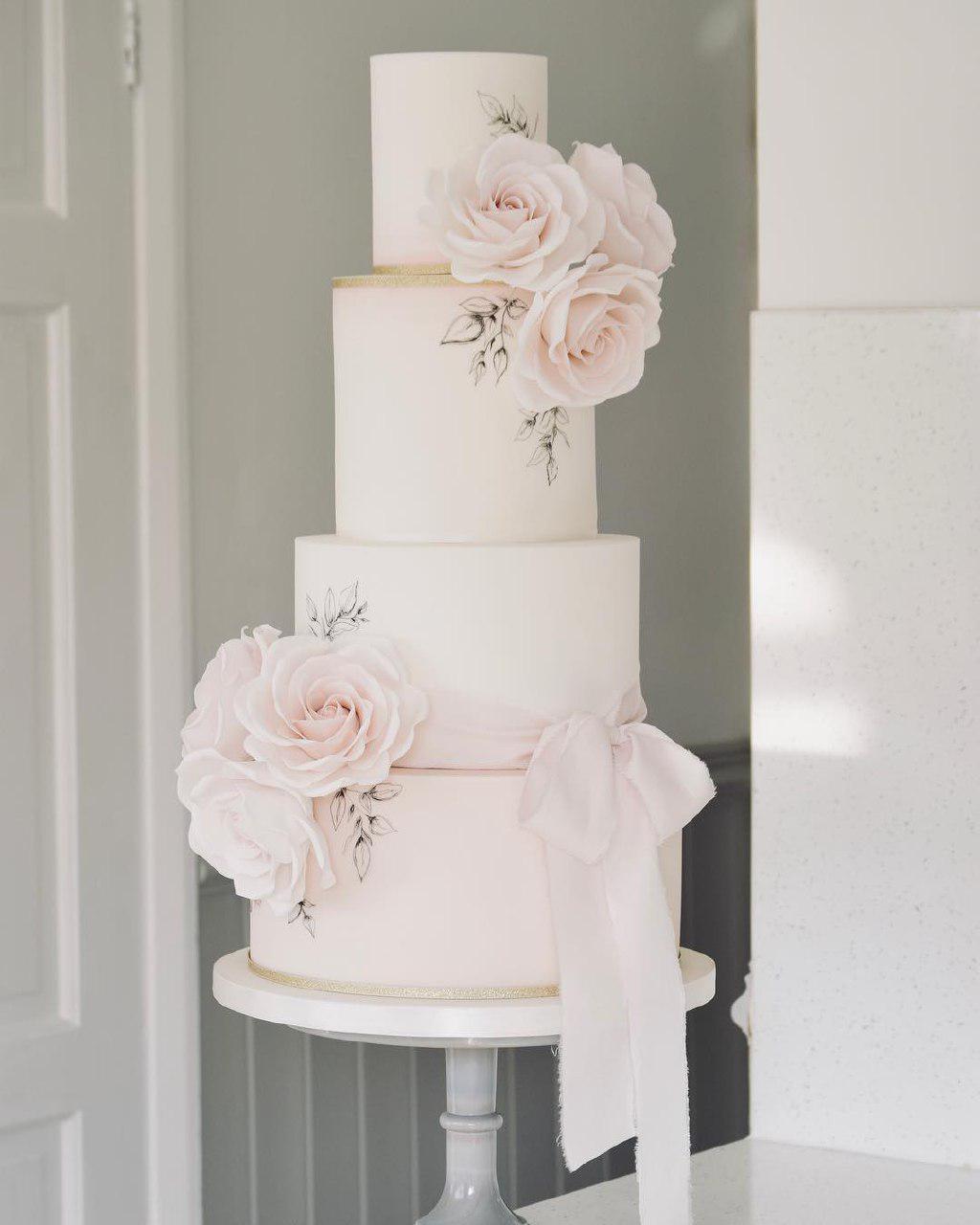 کیک تمام فوندانت عروسی طرح گل رز