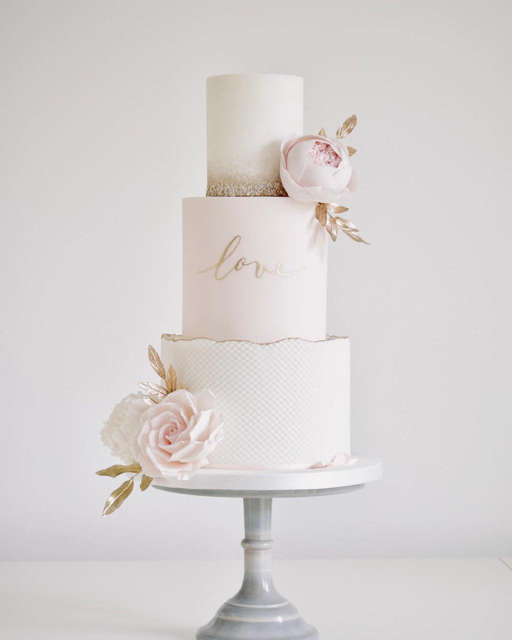 کیک تمام فوندانت عروسی طرح سفید love