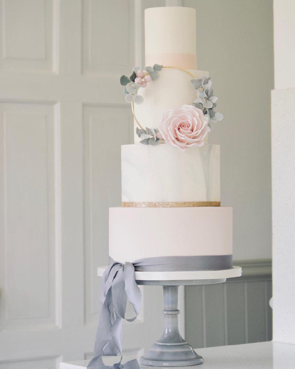 کیک تمام فوندانت عروسی طرح حلقه گل
